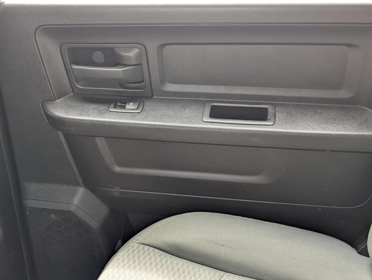 2015 RAM 2500 4X4/CrewCab/8FootBed/MAXILIFT/TommyGate Photo