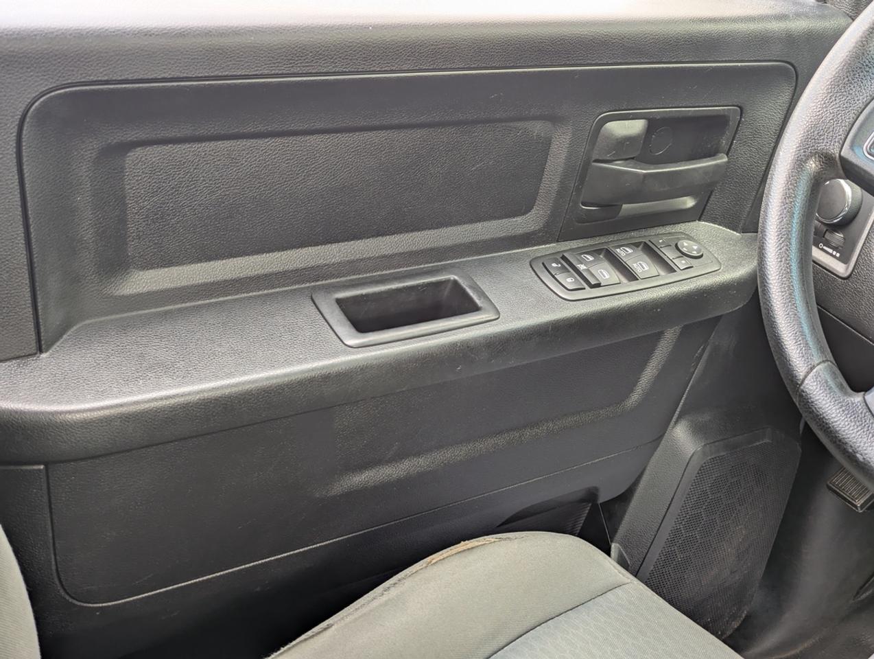2015 RAM 2500 4X4/CrewCab/8FootBed/MAXILIFT/TommyGate Photo