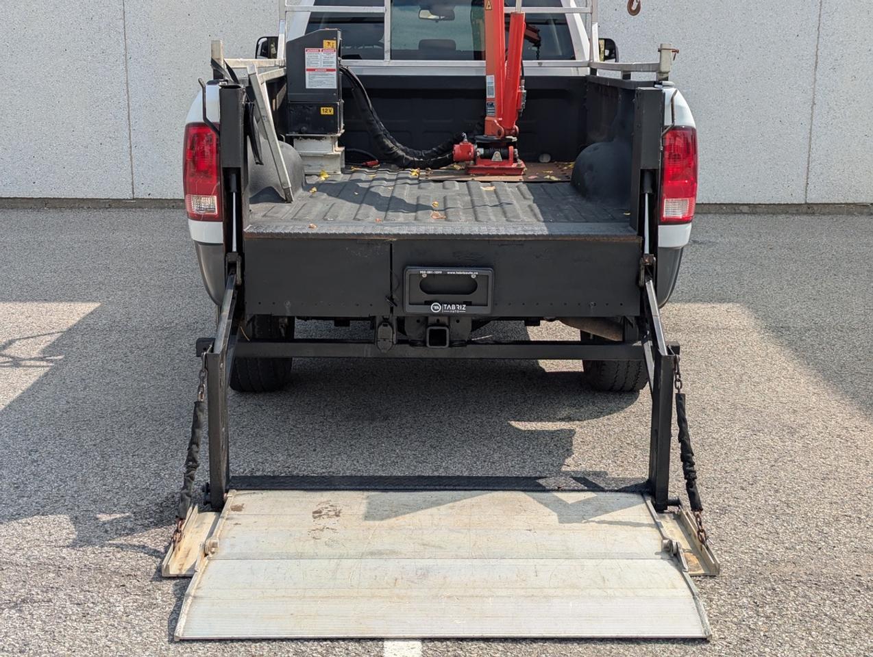 2015 RAM 2500 4X4/CrewCab/8FootBed/MAXILIFT/TommyGate Photo