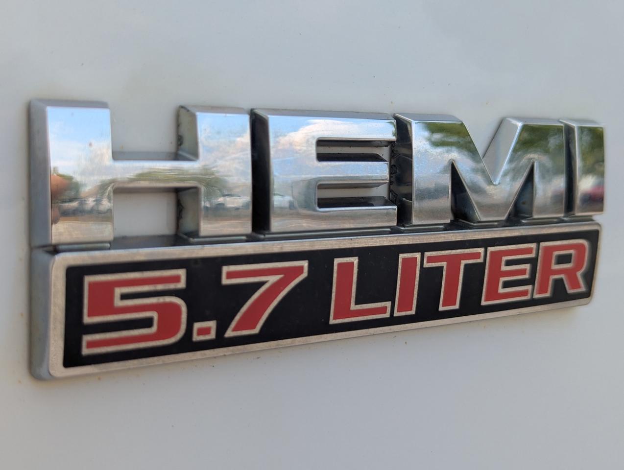 2015 RAM 2500 4X4/CrewCab/8FootBed/MAXILIFT/TommyGate Photo