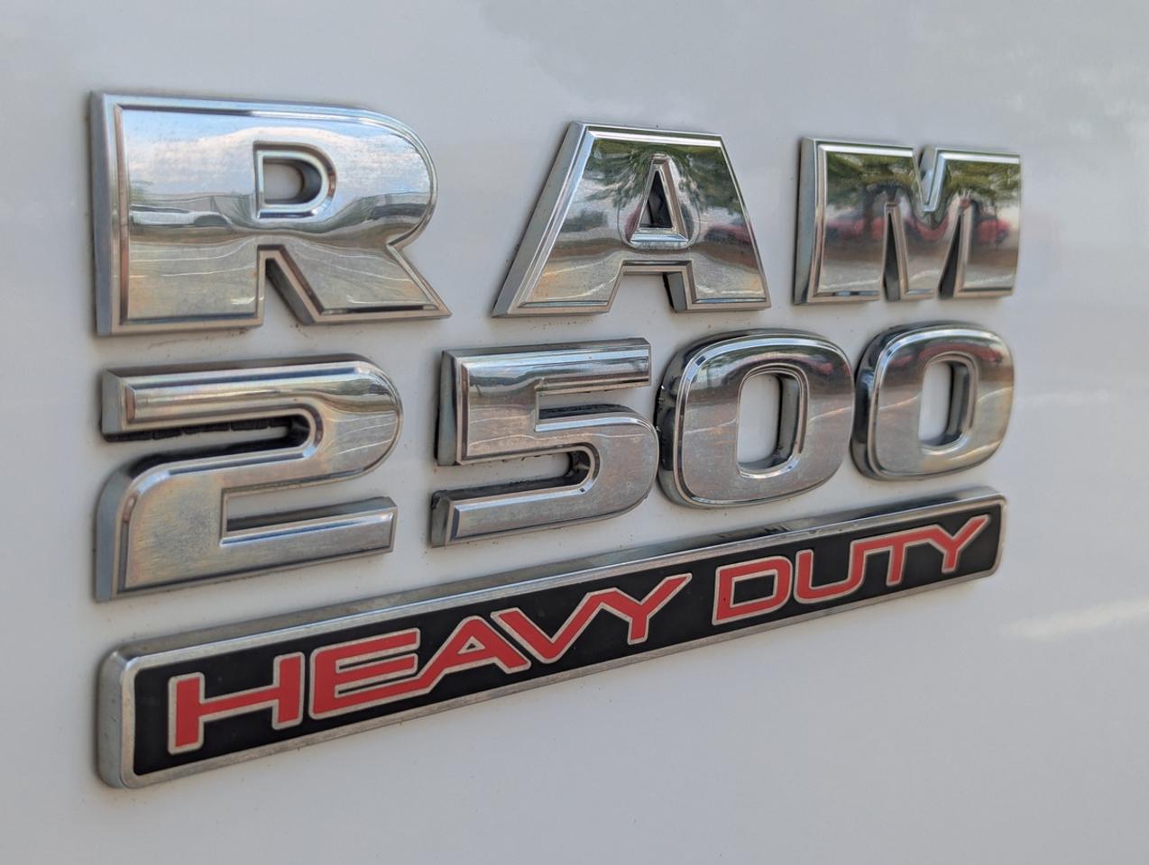 2015 RAM 2500 4X4/CrewCab/8FootBed/MAXILIFT/TommyGate Photo