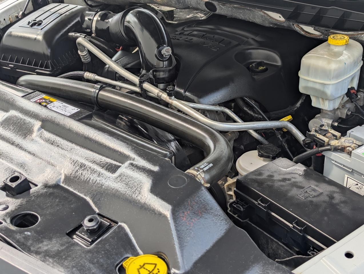 2015 RAM 2500 4X4/CrewCab/8FootBed/MAXILIFT/TommyGate Photo
