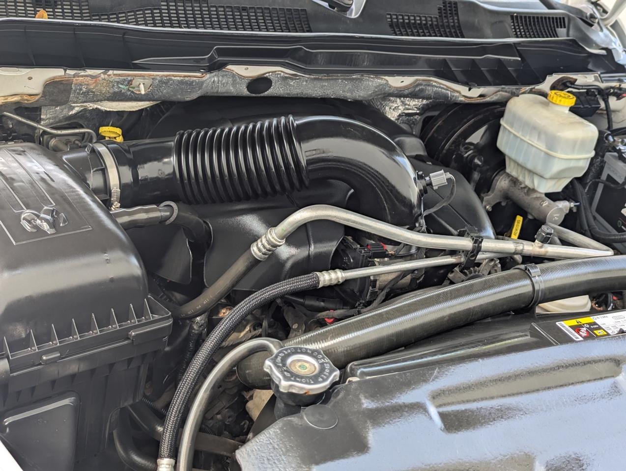 2015 RAM 2500 4X4/CrewCab/8FootBed/MAXILIFT/TommyGate Photo