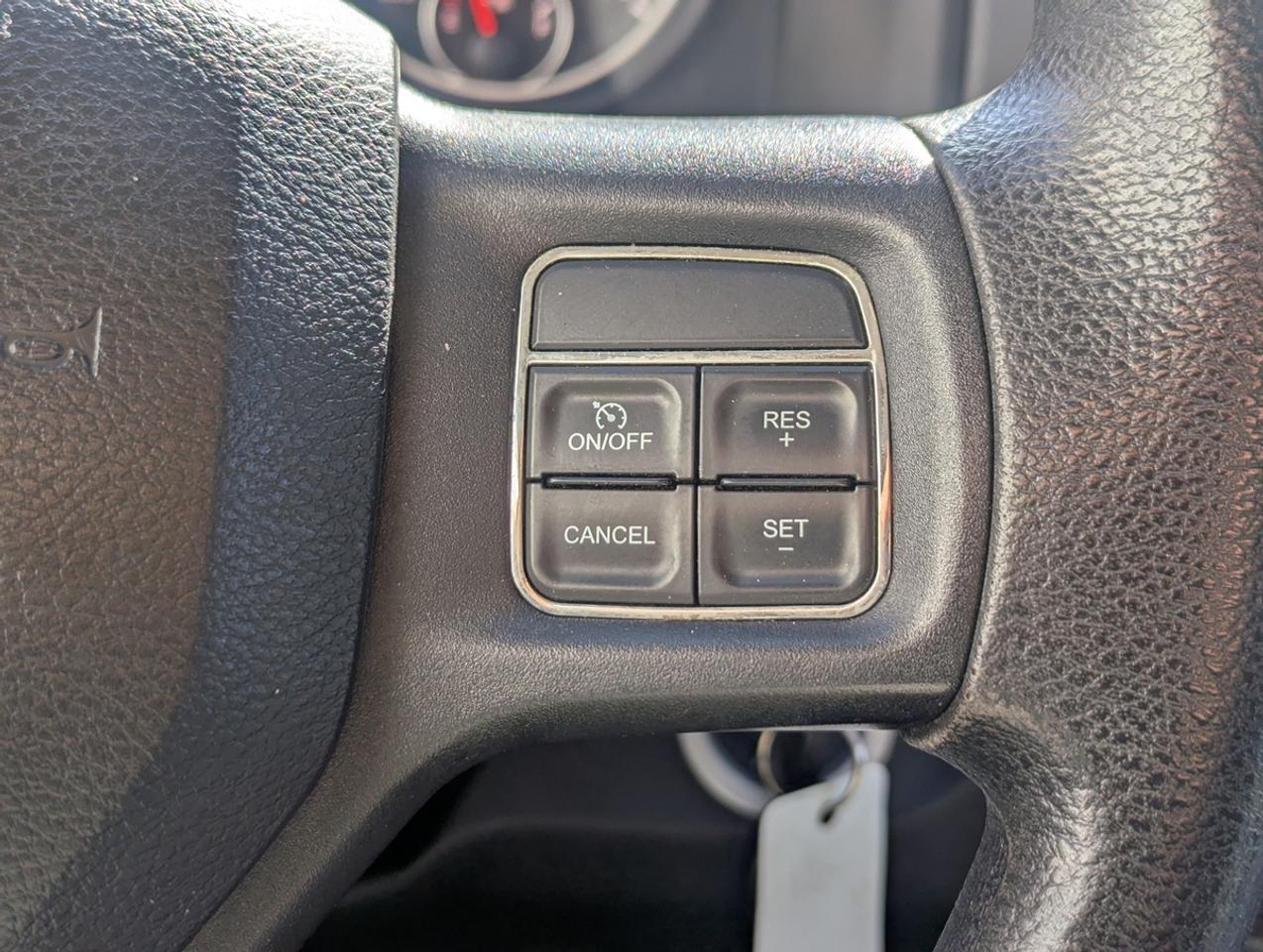 2013 RAM 1500 CrewCab/5.7HEMI/20"Rims/Only108,000KMS Photo
