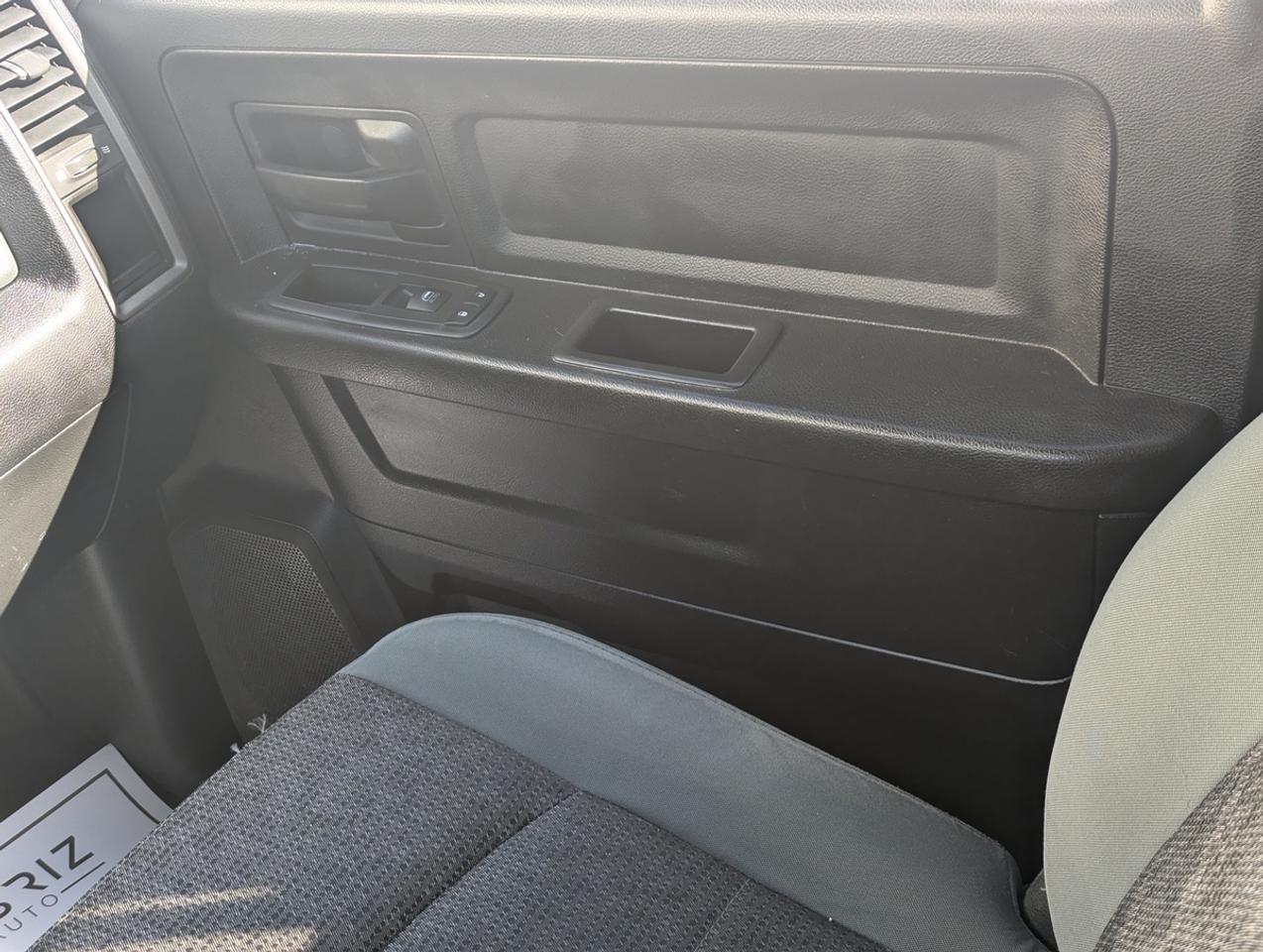 2013 RAM 1500 CrewCab/5.7HEMI/20"Rims/Only108,000KMS Photo