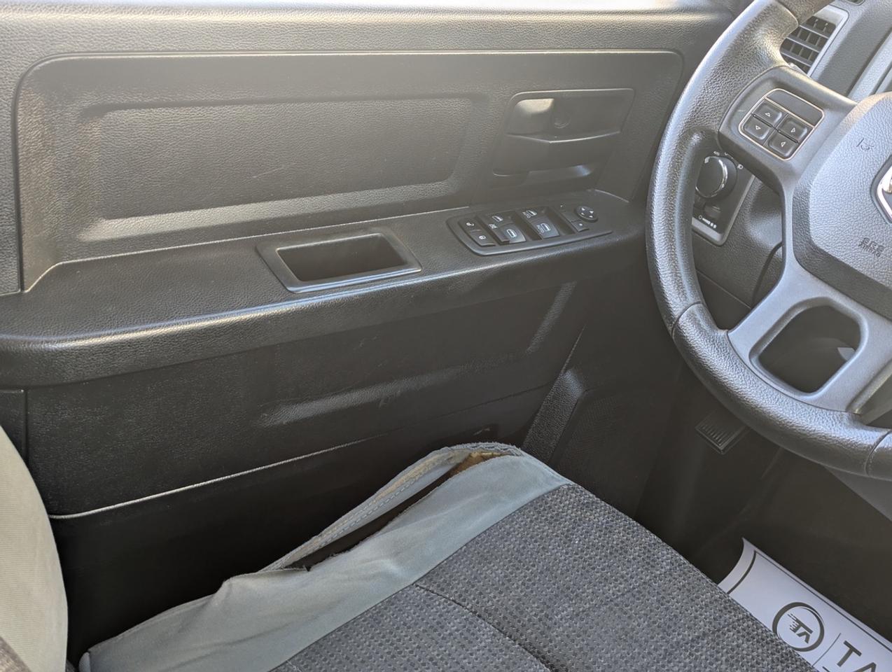 2013 RAM 1500 CrewCab/5.7HEMI/20"Rims/Only108,000KMS Photo