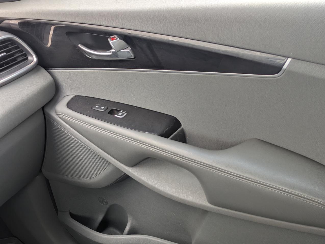 2016 Kia Sorento AWD 3.3L EX 7-Seater/BlindSpot/PanoRoof/BackUpCam Photo