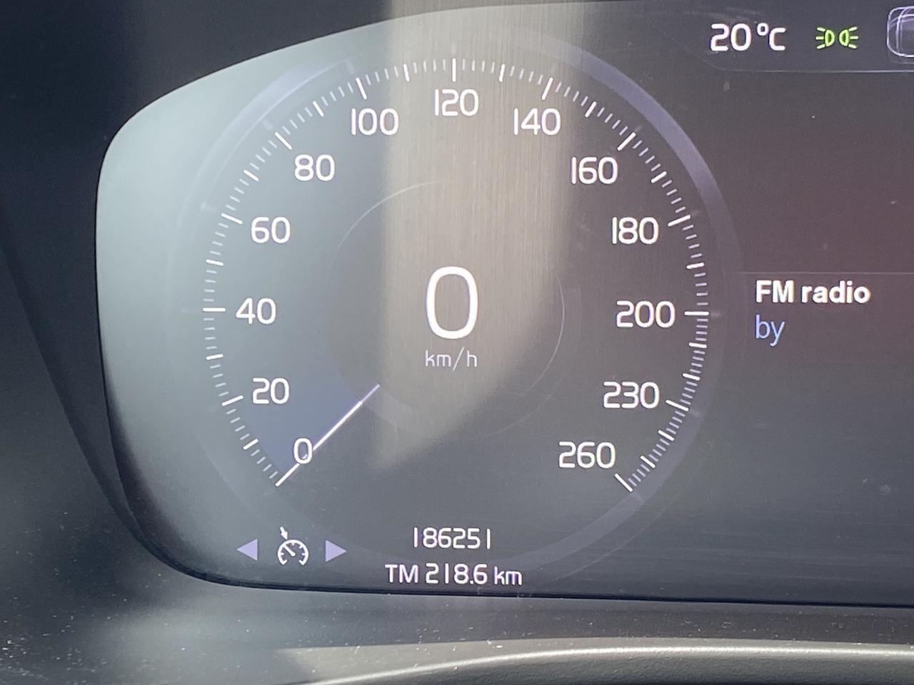 2020 Volvo XC40 T5 AWD Momentum Photo