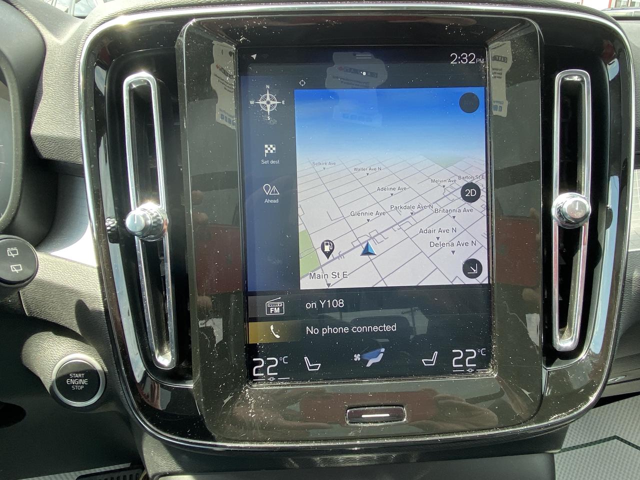 2020 Volvo XC40 T5 AWD Momentum Photo