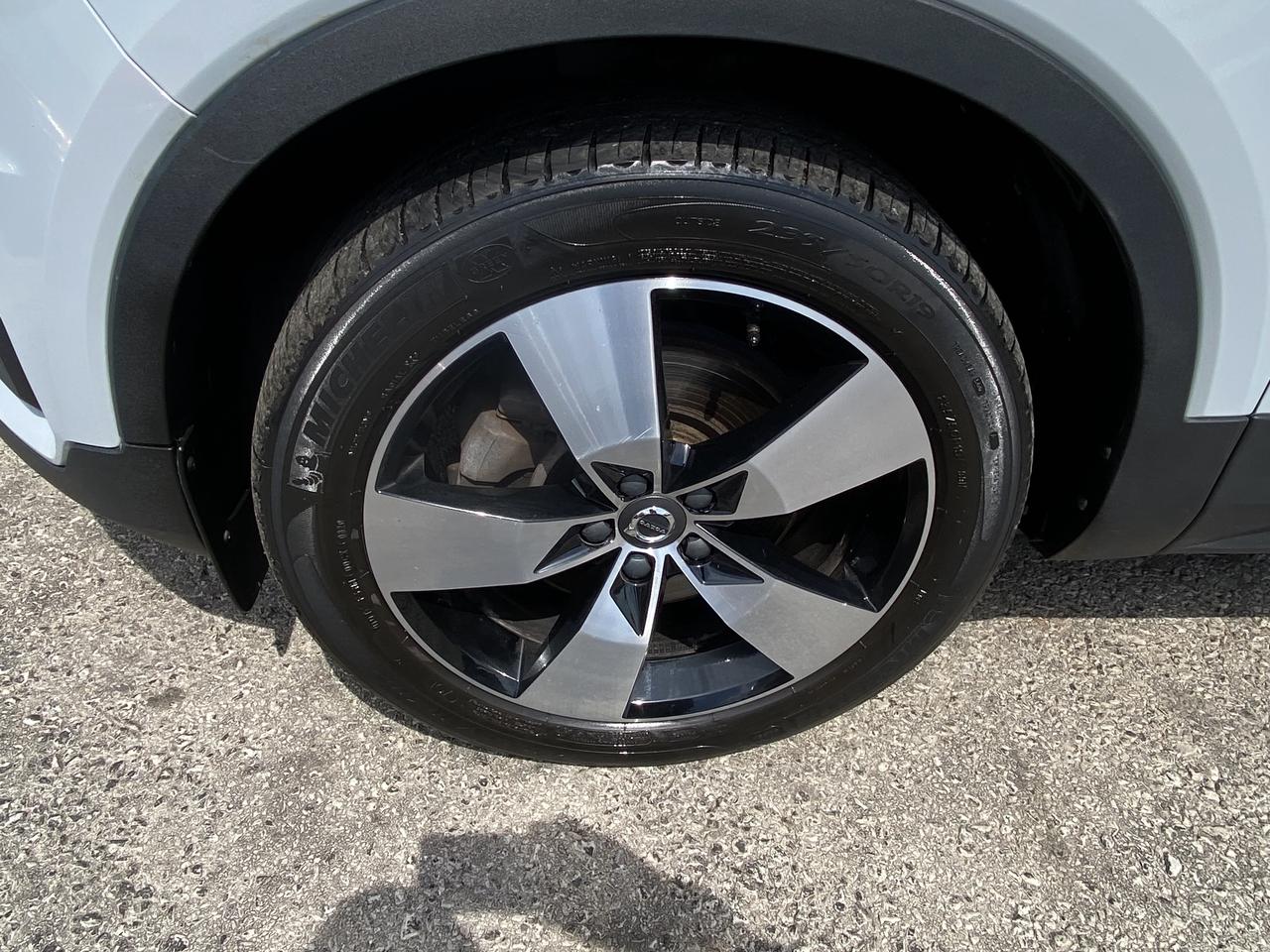 2020 Volvo XC40 T5 AWD Momentum Photo
