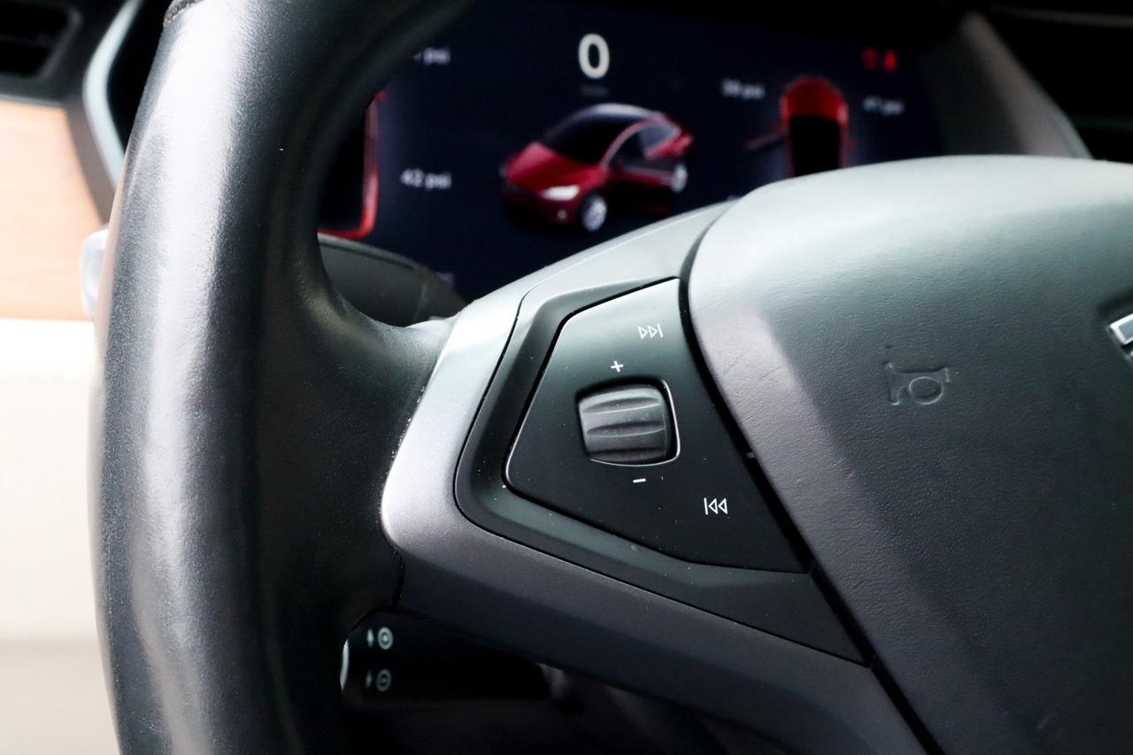 2021 Tesla Model X  Photo