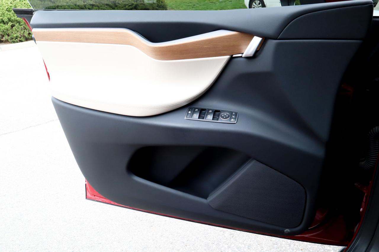 2021 Tesla Model X  Photo