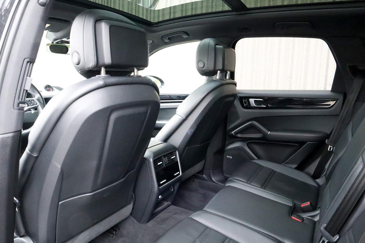 2019 Porsche Cayenne Base 4dr All-wheel Drive Photo