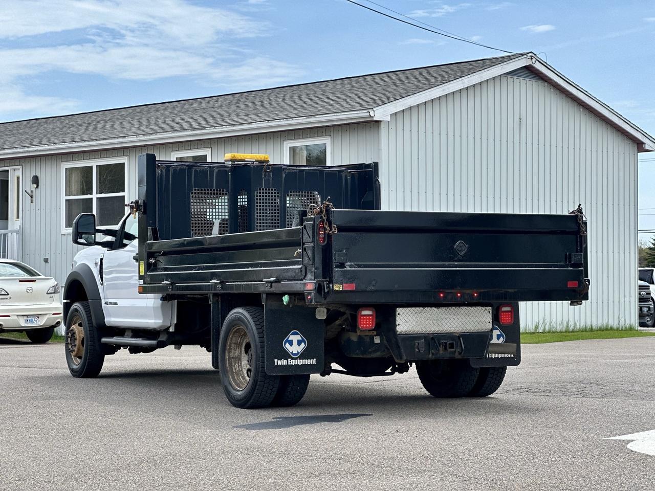 2020 Ford F-550 SUPE XL 4WD W/STEEL DUMP BODY Photo3