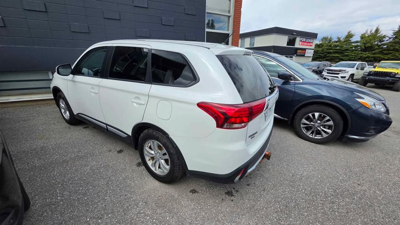 2016 Mitsubishi Outlander ES AWD Photo