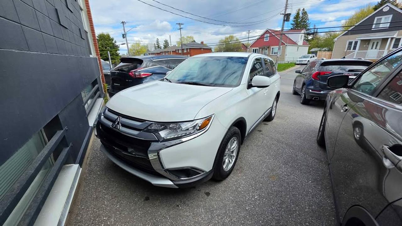 2016 Mitsubishi Outlander ES AWD Photo
