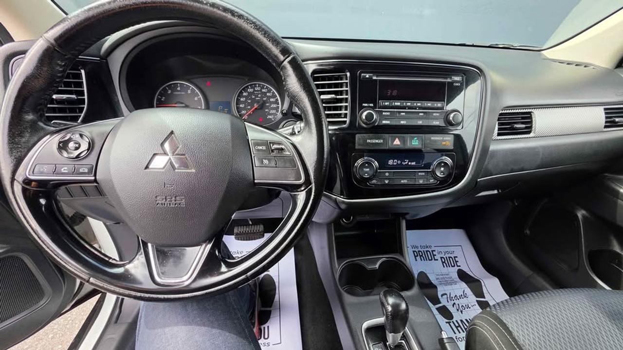 2016 Mitsubishi Outlander ES AWD Photo