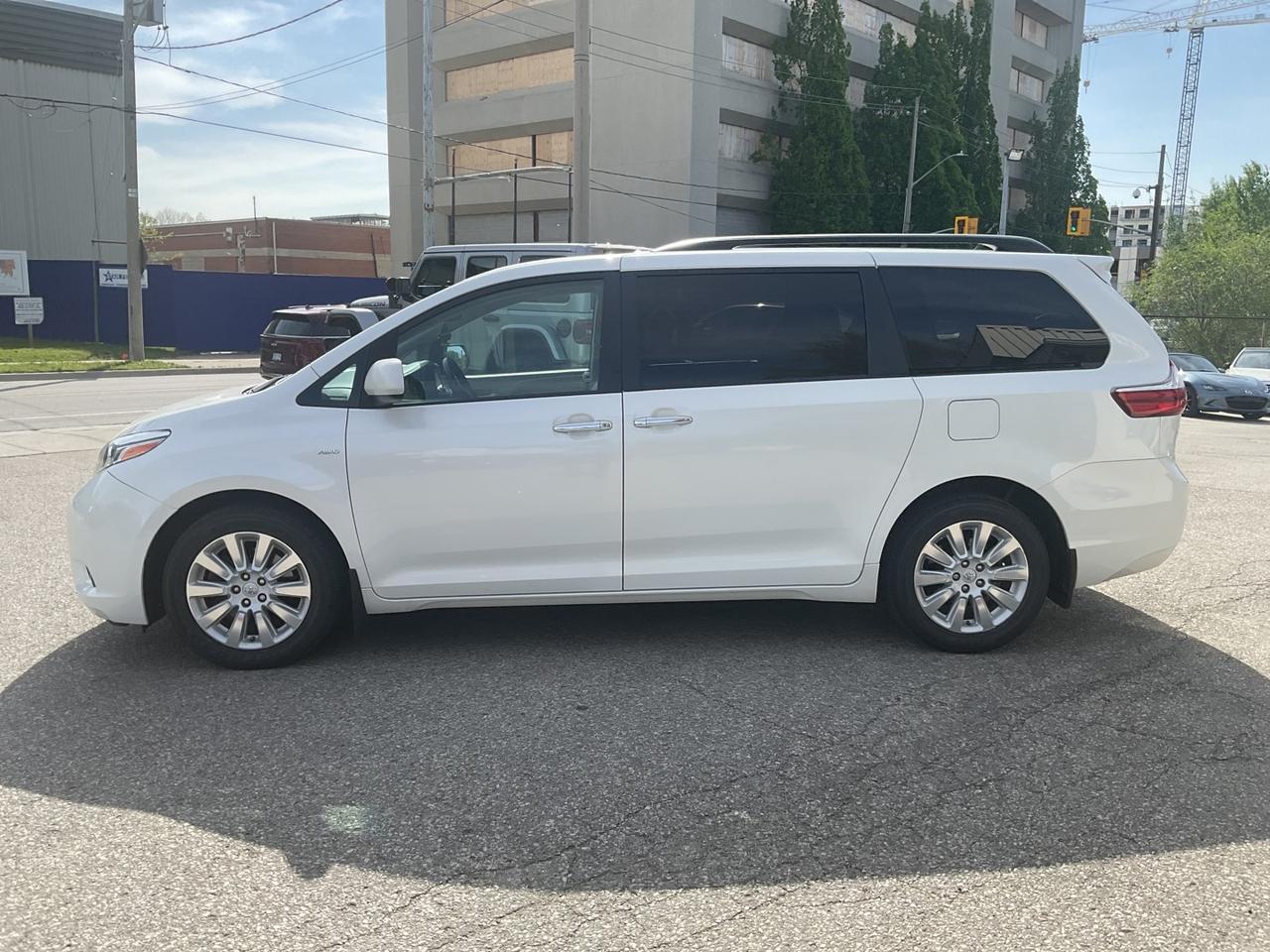 2016 Toyota Sienna XLE AWD 7-Passenger V6 - LTHR! NAV! BACK-UP CAM! B Photo3