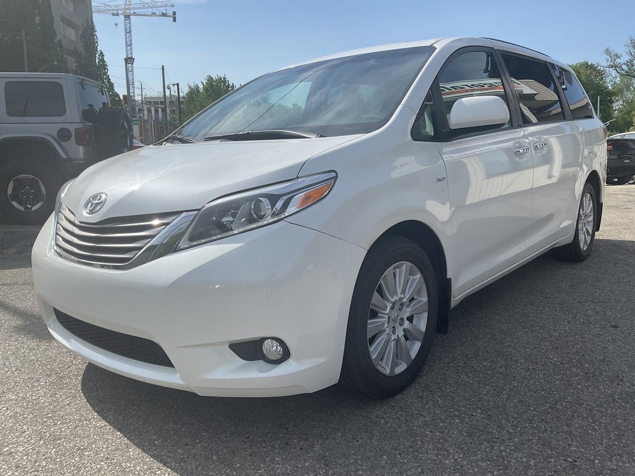 2016 Toyota Sienna XLE AWD 7-Passenger V6 - LTHR! NAV! BACK-UP CAM! B Photo2