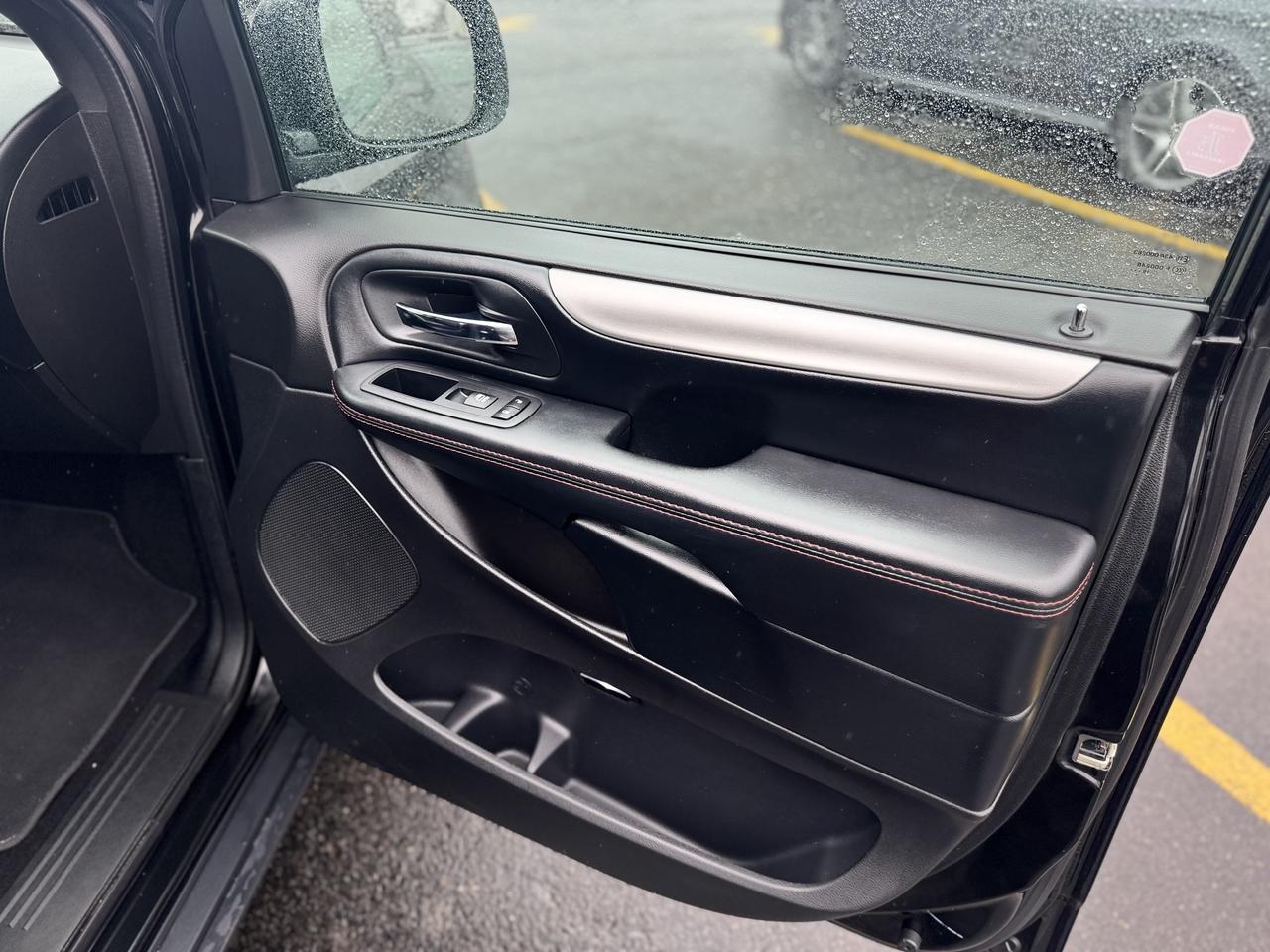 2019 Dodge Grand Caravan GT   Fully Loaded   LOW KMS! Photo