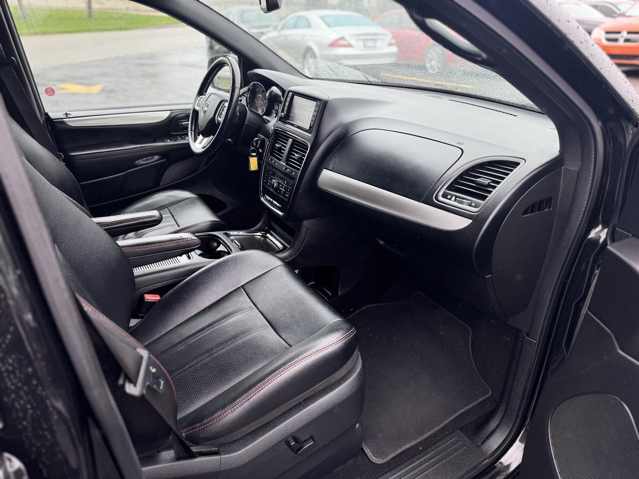 2019 Dodge Grand Caravan GT   Fully Loaded   LOW KMS! Photo