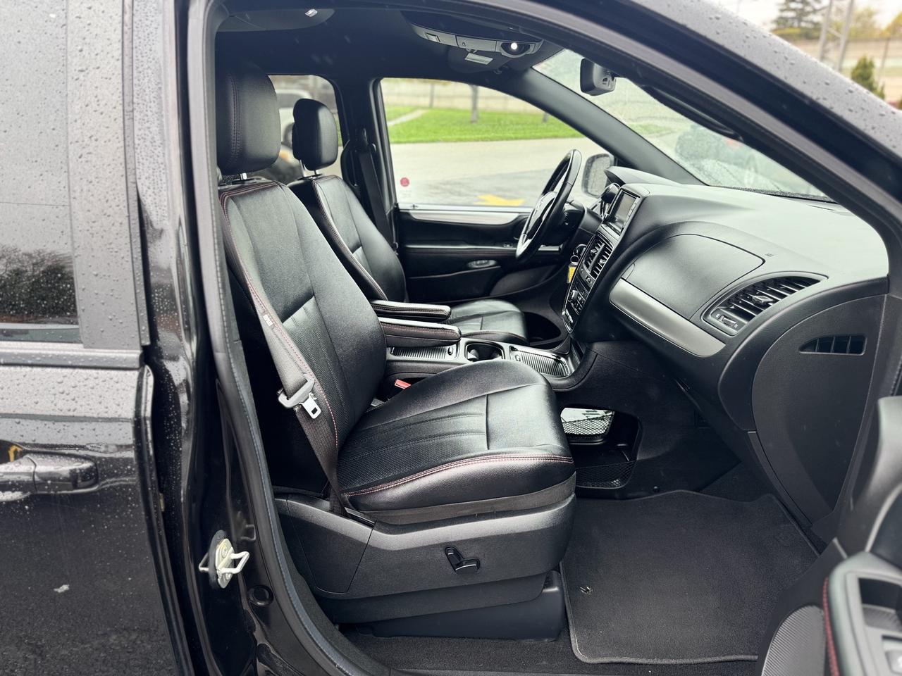 2019 Dodge Grand Caravan GT   Fully Loaded   LOW KMS! Photo
