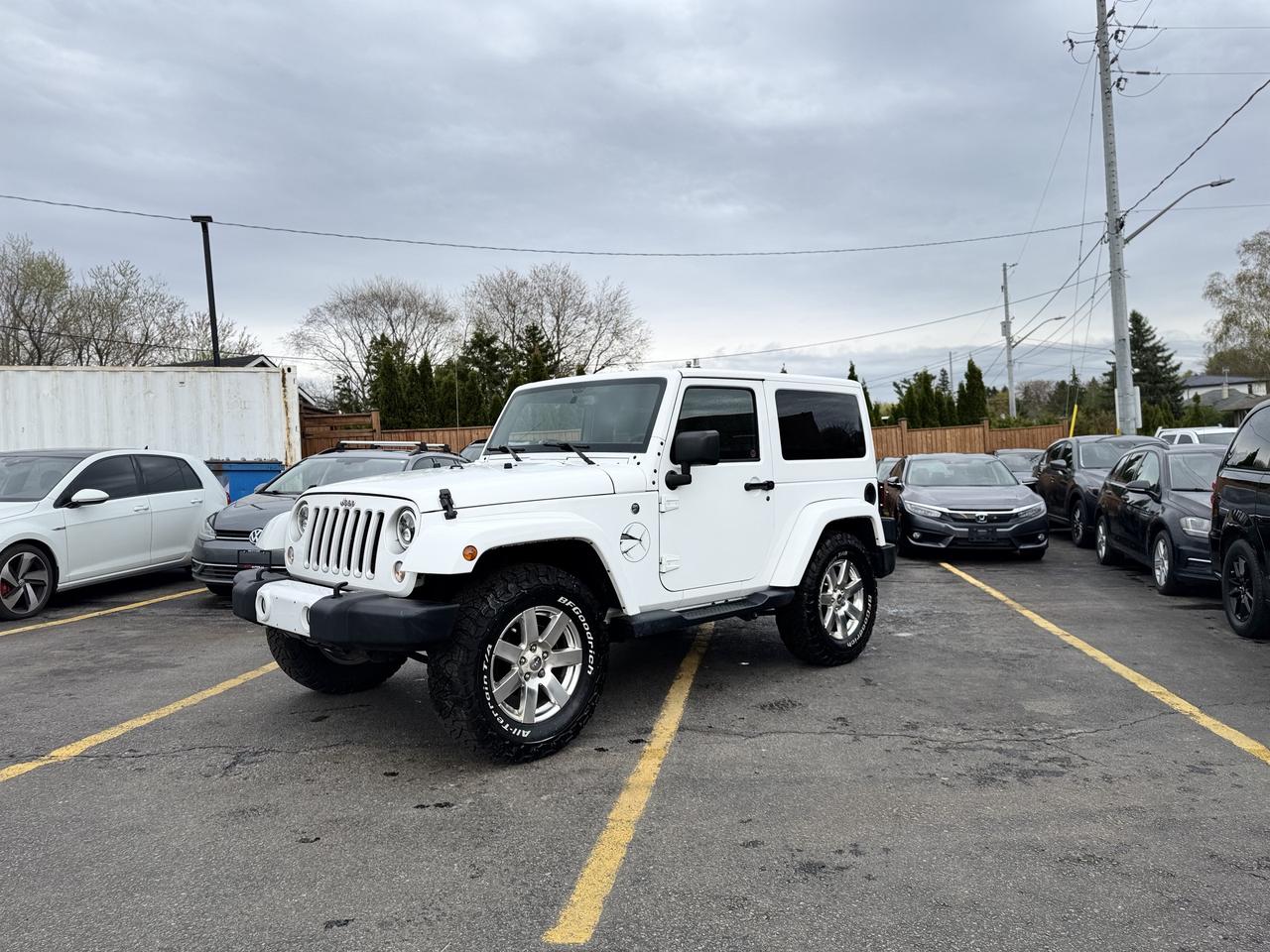 2016 Jeep Wrangler 4WD Sahara Photo3