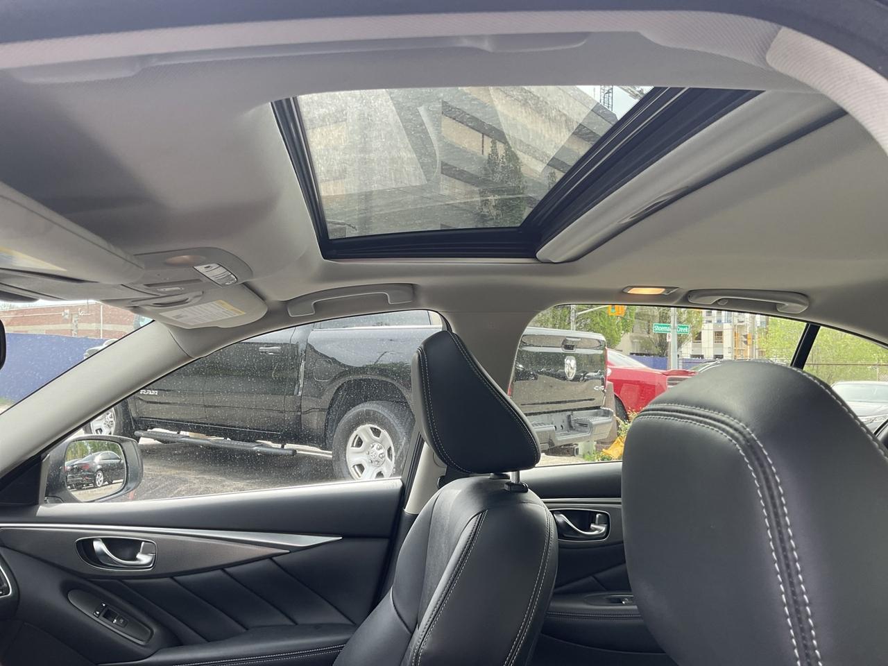 2019 Infiniti Q50 3.0t Signature AWD - LTHR! NAV! BACK-UP CAM! SUNRO Photo