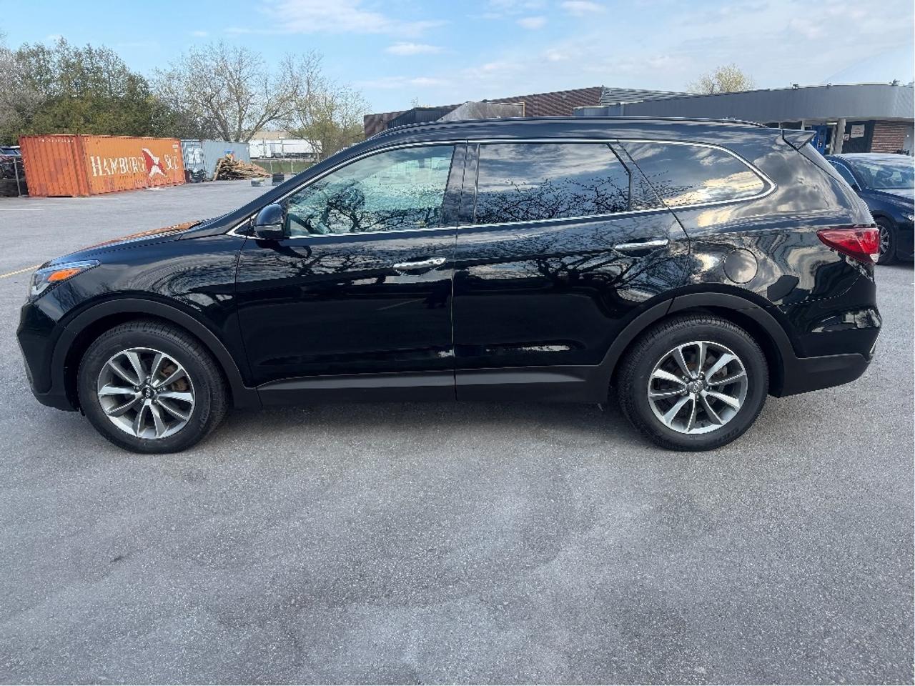 2017 Hyundai Santa Fe XL Photo3