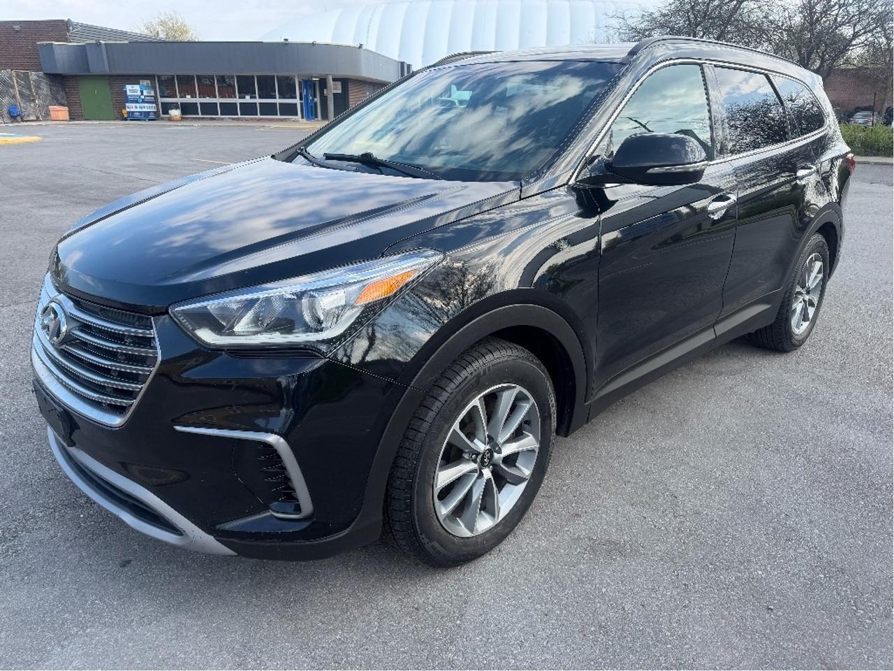 2017 Hyundai Santa Fe XL Photo2