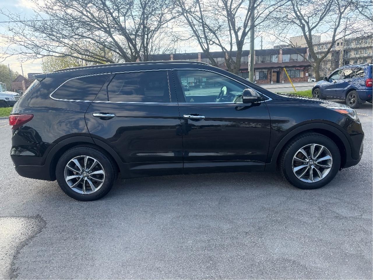 2017 Hyundai Santa Fe XL Photo