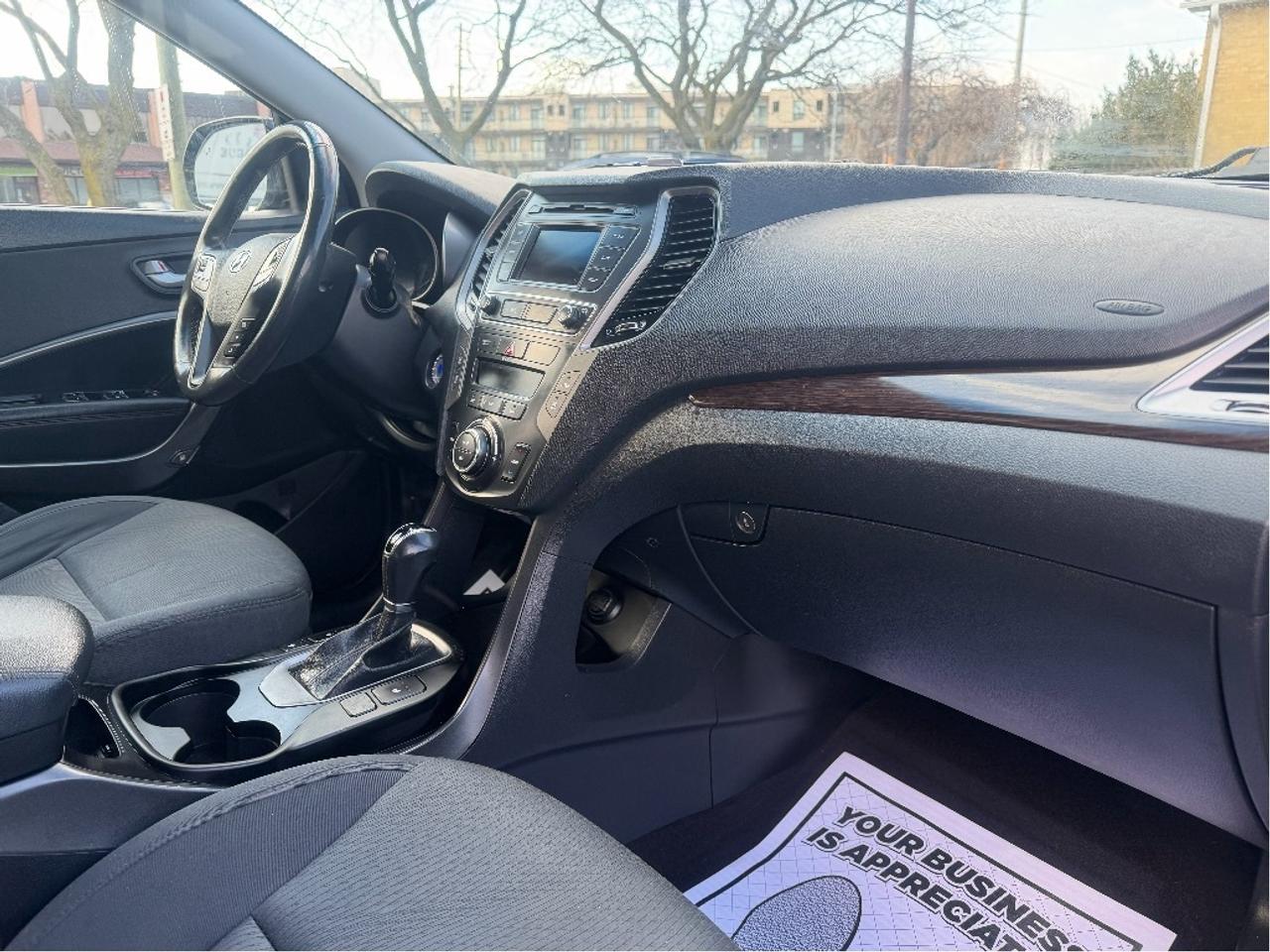 2017 Hyundai Santa Fe XL Photo