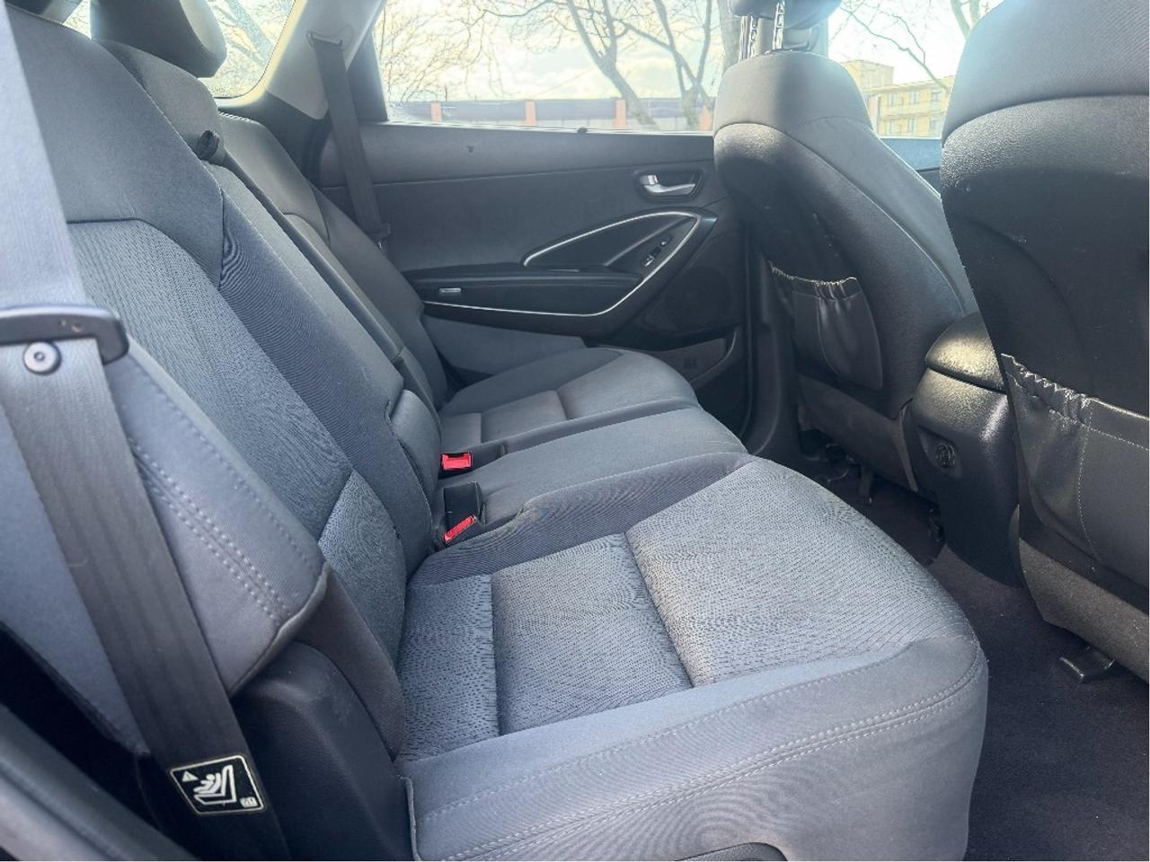 2017 Hyundai Santa Fe XL Photo