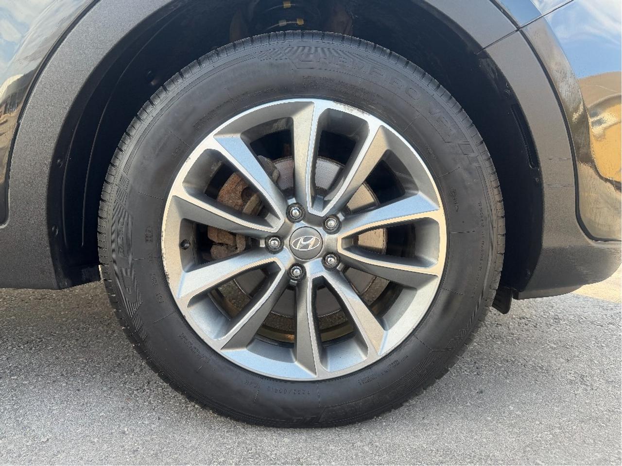 2017 Hyundai Santa Fe XL Photo