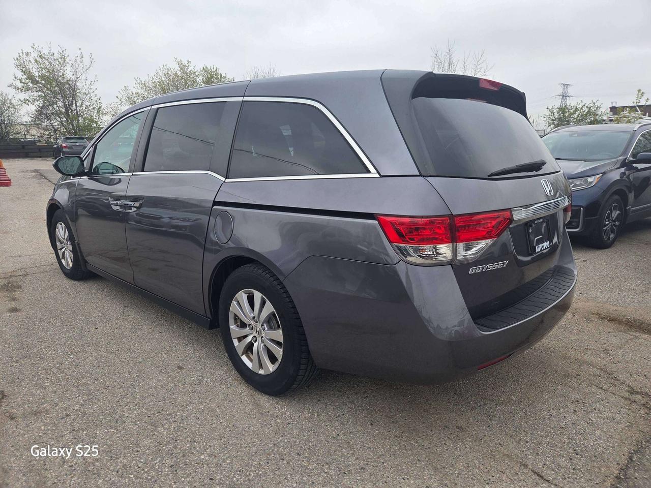 2015 Honda Odyssey EX Photo4