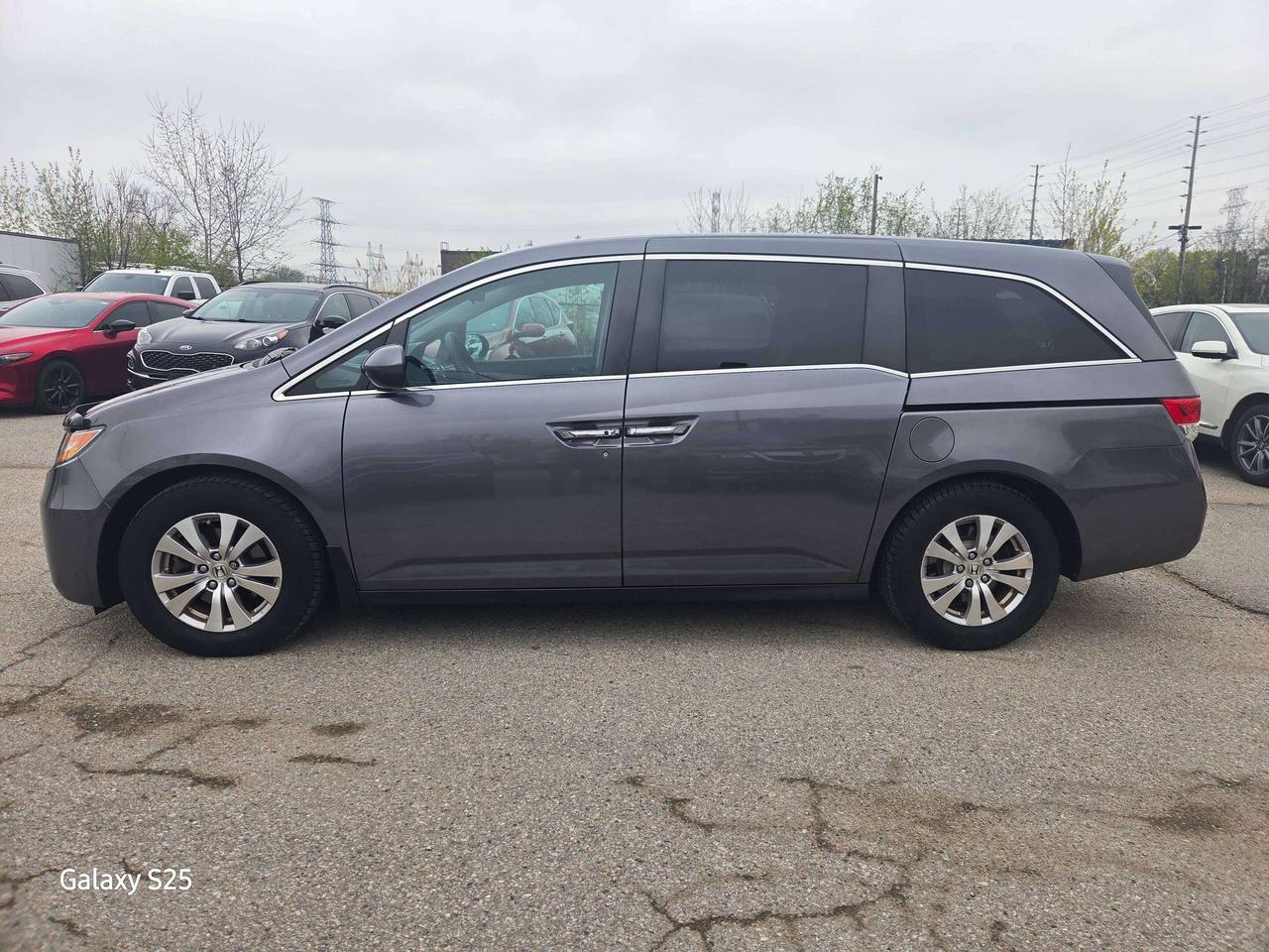 2015 Honda Odyssey EX Photo3