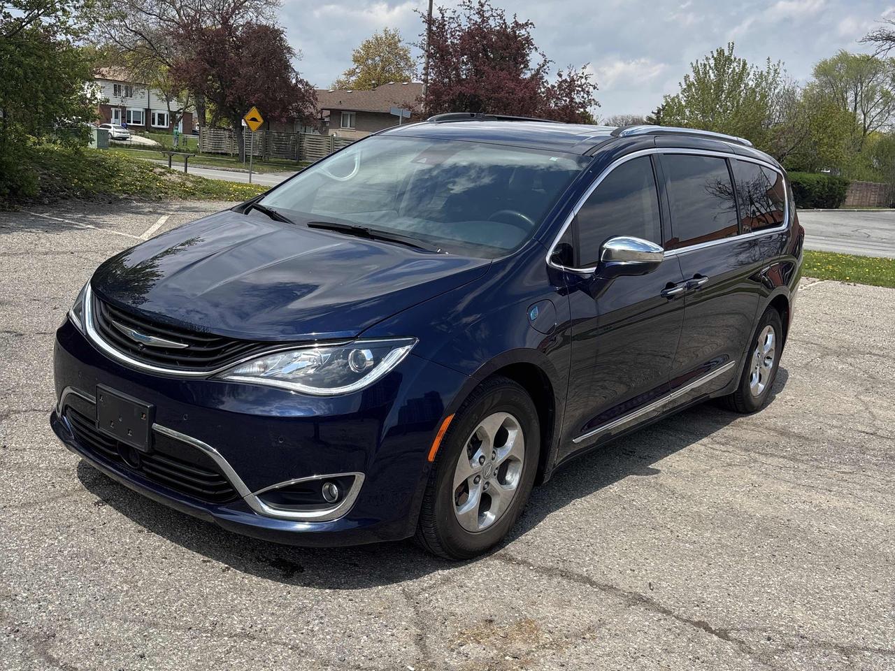 2018 Chrysler Pacifica Hybrid Limited Photo0