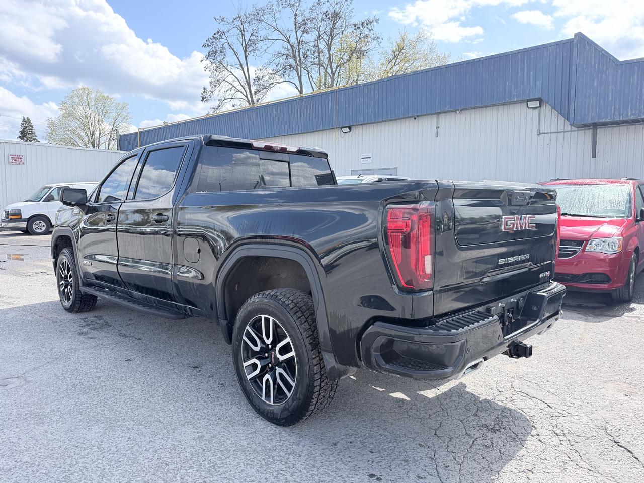 2022 GMC Sierra 1500 AT4 CREW CAB 4WD Photo