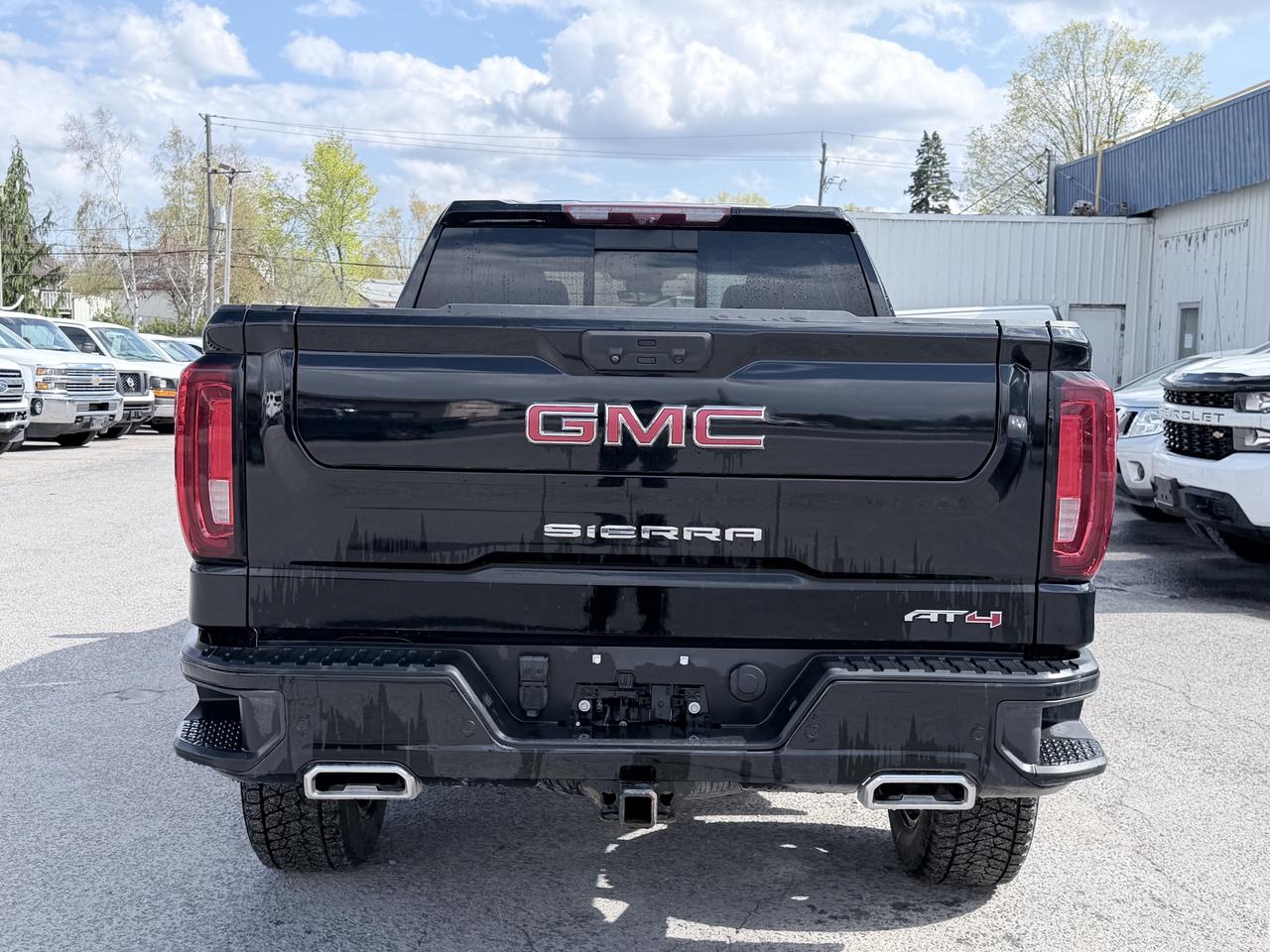 2022 GMC Sierra 1500 AT4 CREW CAB 4WD Photo4