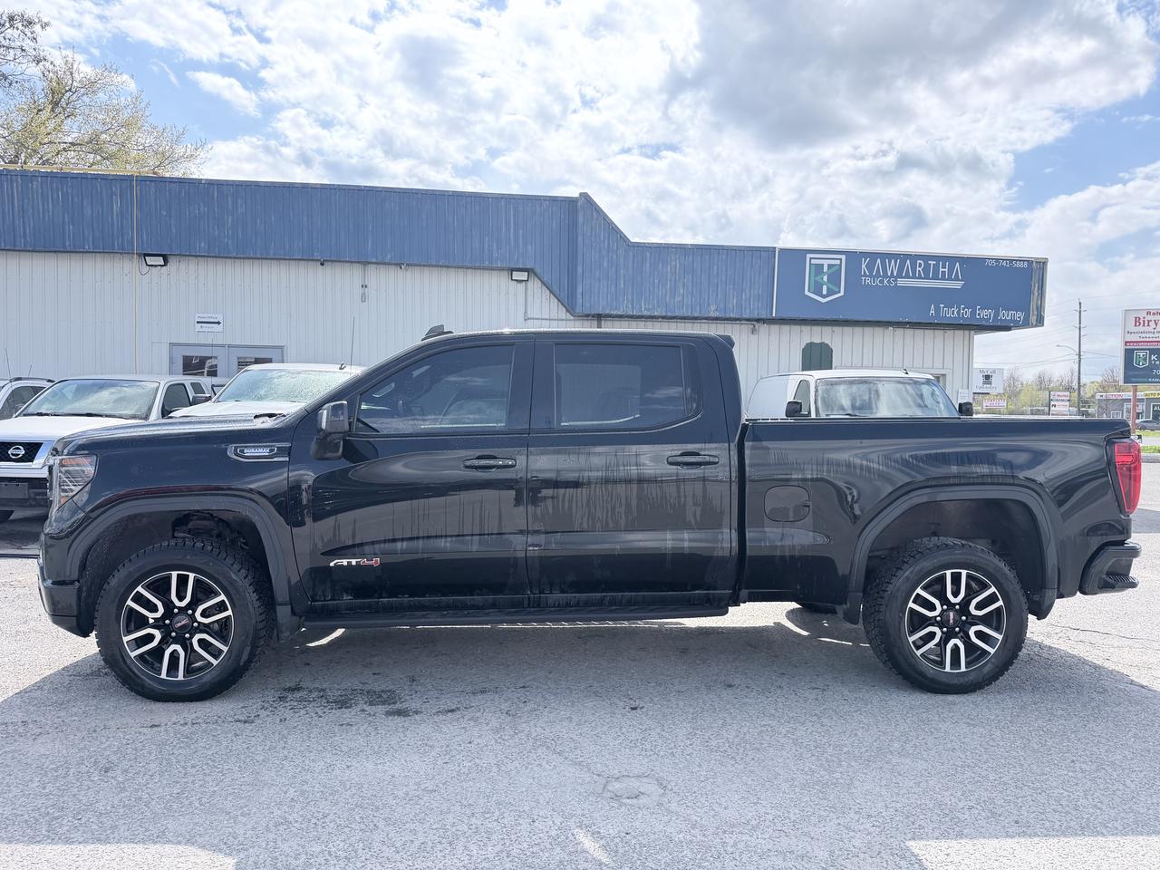 2022 GMC Sierra 1500 AT4 CREW CAB 4WD Photo