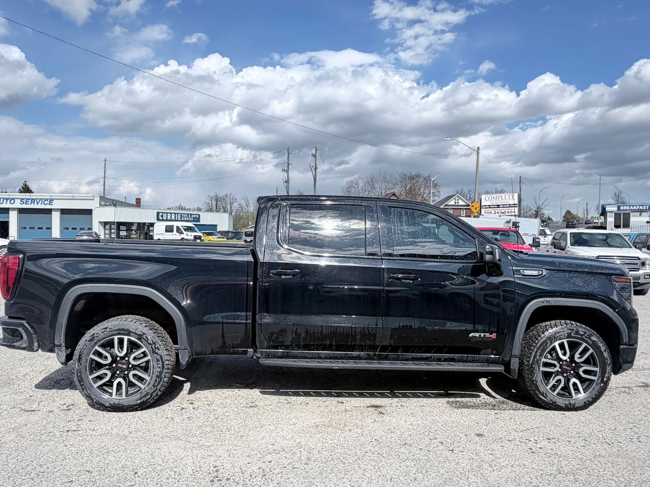 2022 GMC Sierra 1500 AT4 CREW CAB 4WD Photo