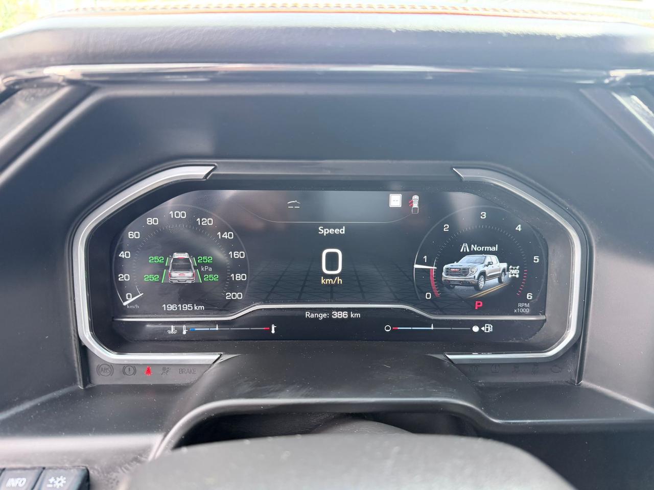 2022 GMC Sierra 1500 AT4 CREW CAB 4WD Photo