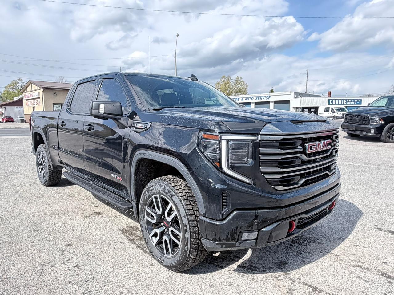 2022 GMC Sierra 1500 AT4 CREW CAB 4WD Photo