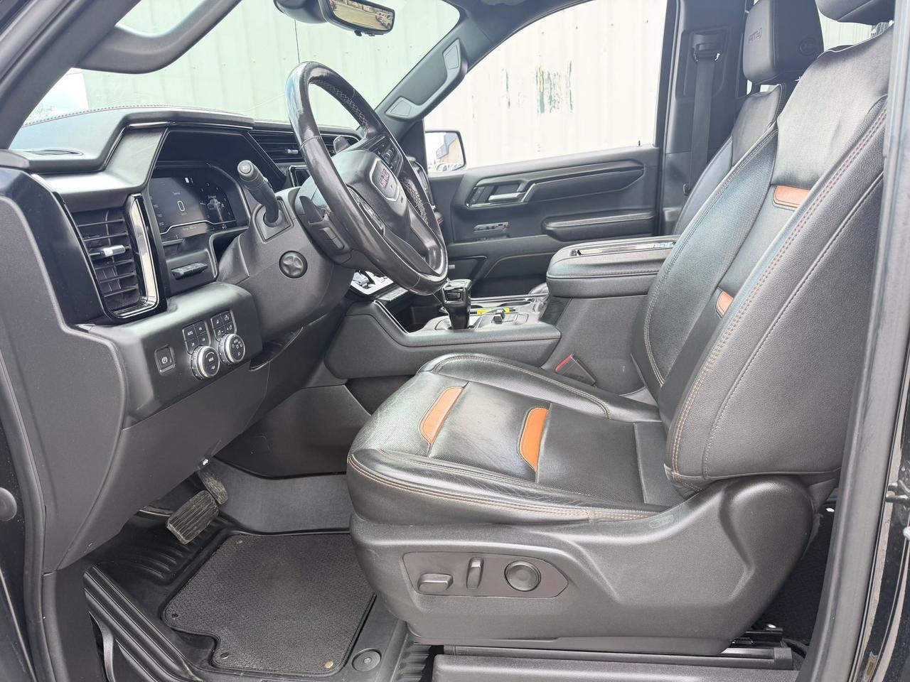 2022 GMC Sierra 1500 AT4 CREW CAB 4WD Photo