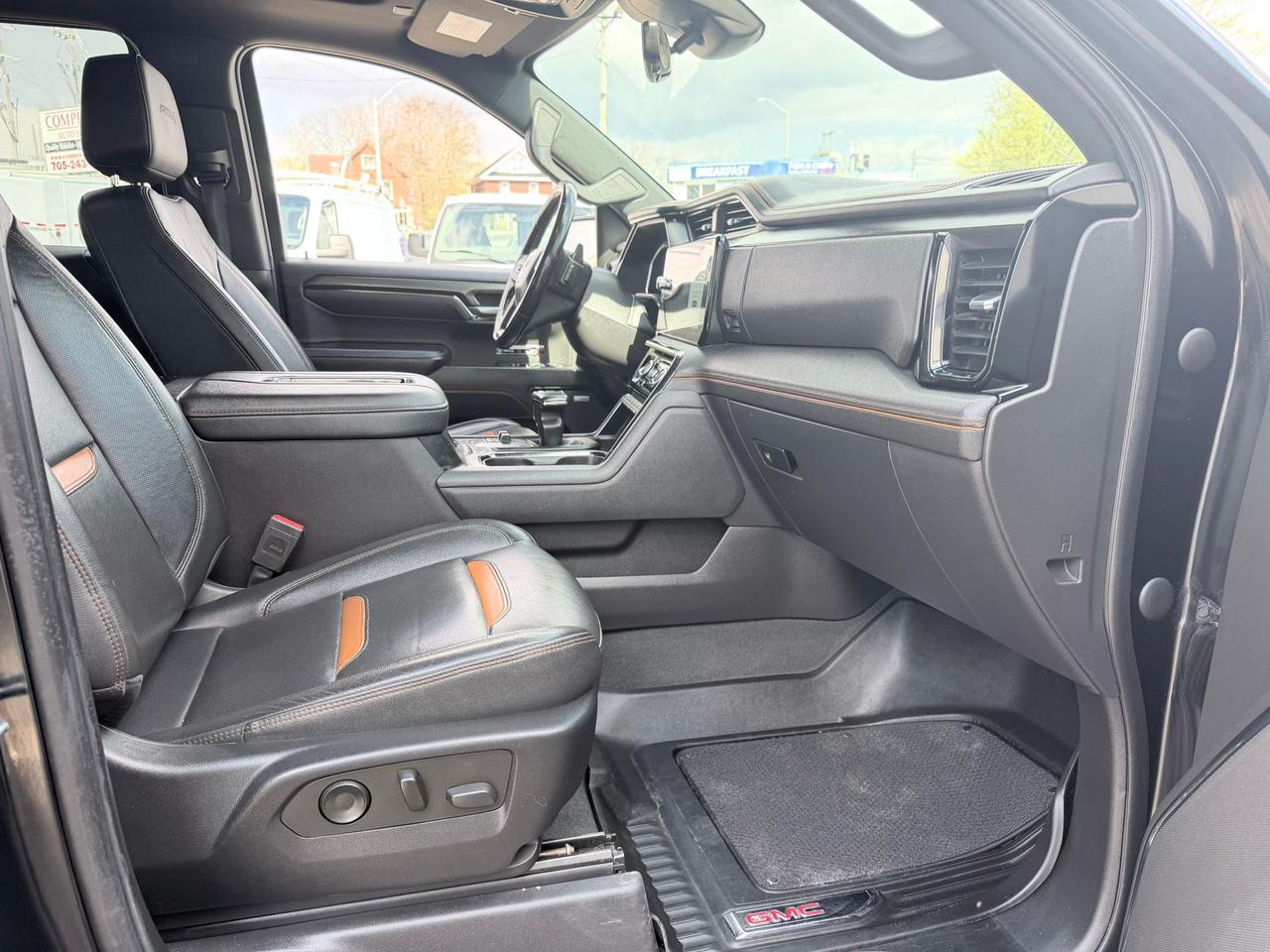 2022 GMC Sierra 1500 AT4 CREW CAB 4WD Photo