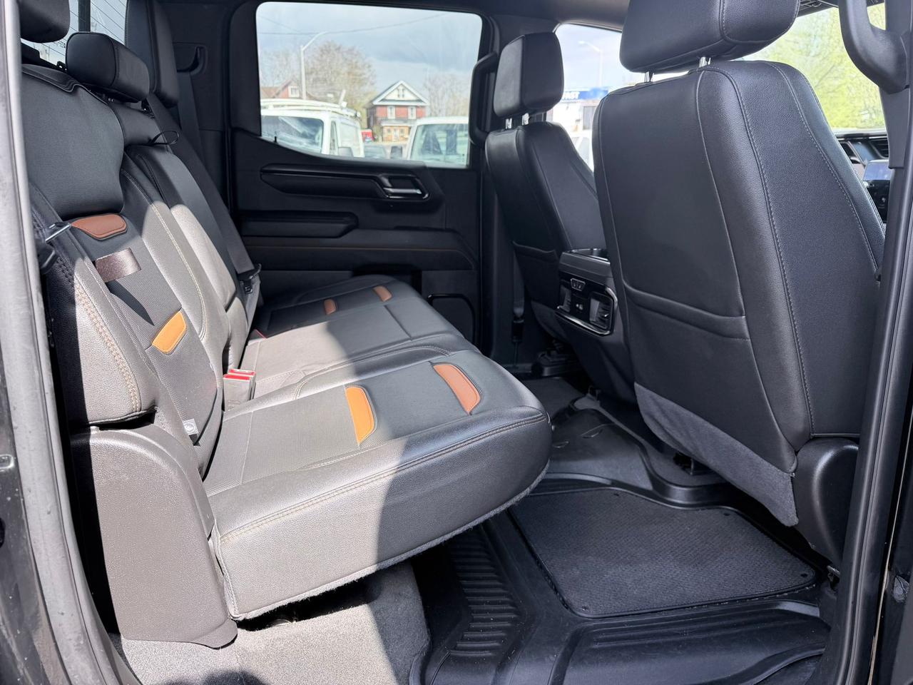 2022 GMC Sierra 1500 AT4 CREW CAB 4WD Photo