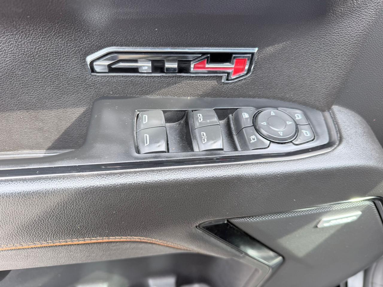 2022 GMC Sierra 1500 AT4 CREW CAB 4WD Photo