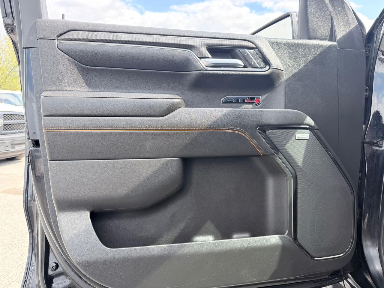 2022 GMC Sierra 1500 AT4 CREW CAB 4WD Photo
