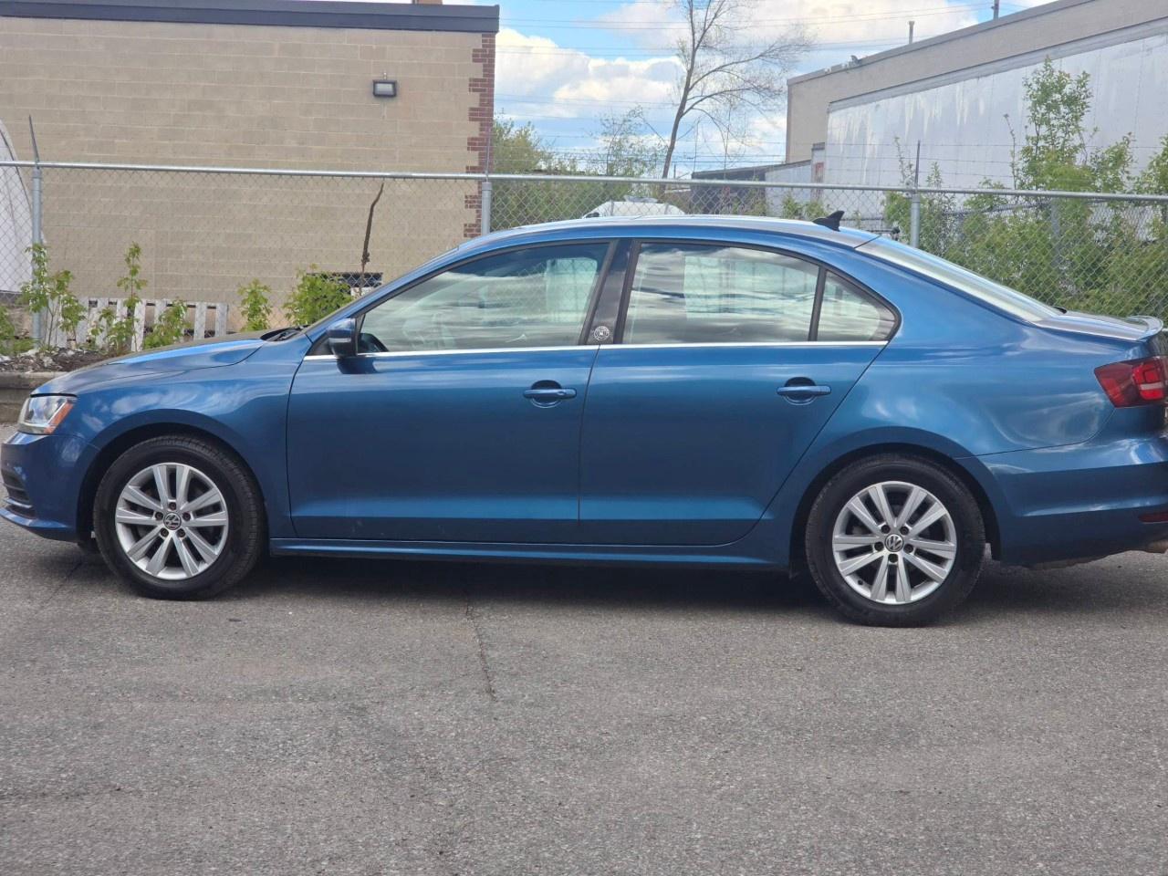 2017 Volkswagen Jetta Sedan 4dr 1.4 TSI Auto Wolfsburg Edition Photo
