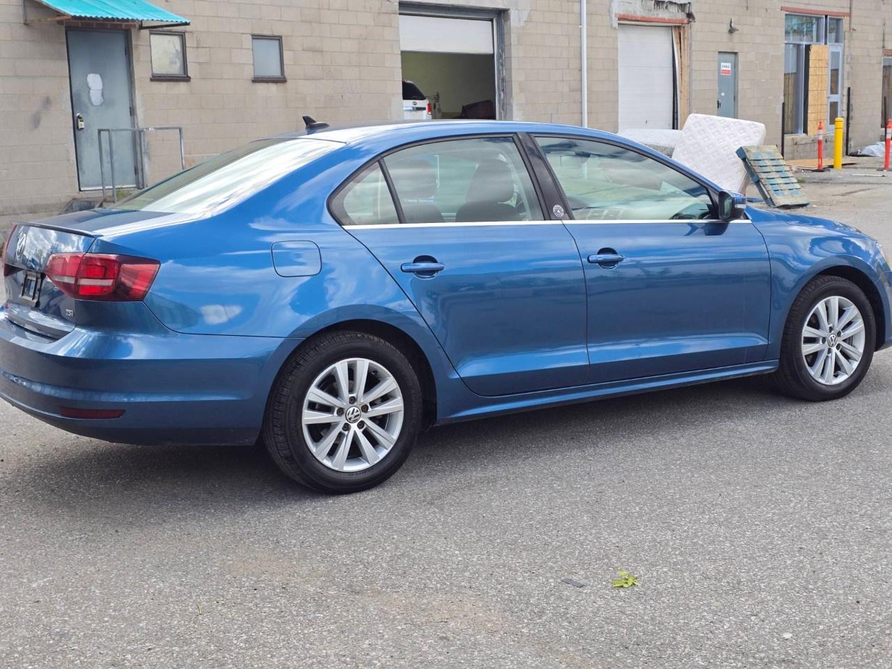 2017 Volkswagen Jetta Sedan 4dr 1.4 TSI Auto Wolfsburg Edition Photo4